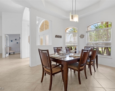 1811 Se 37th Terrace - Photo Thumbnail 5