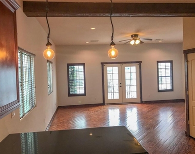 1432 W 21st Street - Photo Thumbnail 5