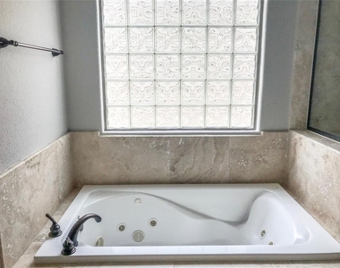 1432 W 21st Street - Photo Thumbnail 15