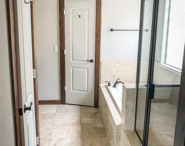 1432 W 21st Street - Photo Thumbnail 12