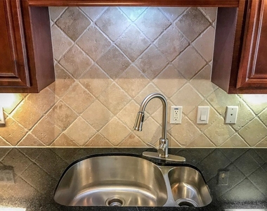 1432 W 21st Street - Photo Thumbnail 6