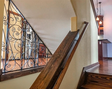 1432 W 21st Street - Photo Thumbnail 10