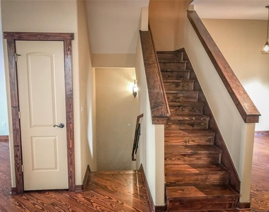 1432 W 21st Street - Photo Thumbnail 9