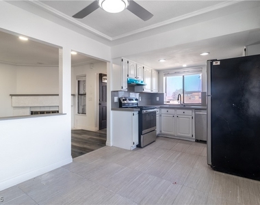 2200 Venus Avenue - Photo Thumbnail 9