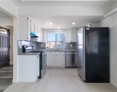 2200 Venus Avenue - Photo Thumbnail 10