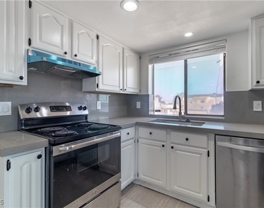2200 Venus Avenue - Photo Thumbnail 11