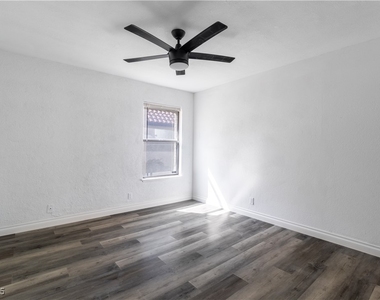 2200 Venus Avenue - Photo Thumbnail 18