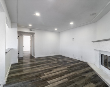 2200 Venus Avenue - Photo Thumbnail 3
