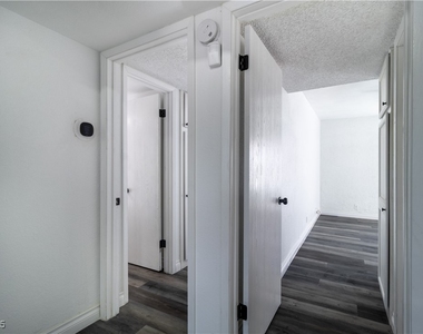 2200 Venus Avenue - Photo Thumbnail 12