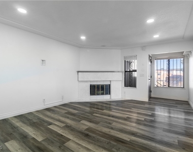 2200 Venus Avenue - Photo Thumbnail 4