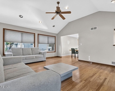 187 Elmwood Road - Photo Thumbnail 15