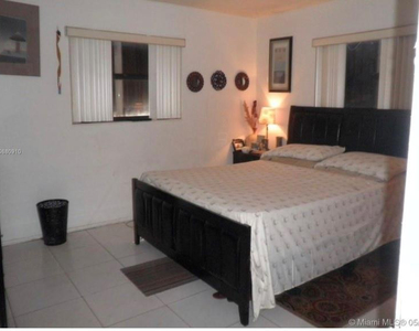 1741 Ne 39th Street - Photo Thumbnail 8