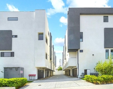 497 N St Andrews Place - Photo Thumbnail 17