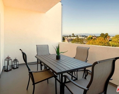 497 N St Andrews Place - Photo Thumbnail 8
