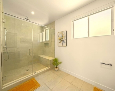 497 N St Andrews Place - Photo Thumbnail 1