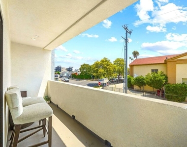 497 N St Andrews Place - Photo Thumbnail 7