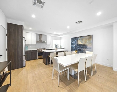 497 N St Andrews Place - Photo Thumbnail 11