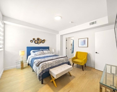 497 N St Andrews Place - Photo Thumbnail 4