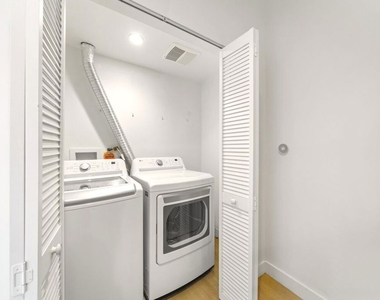 497 N St Andrews Place - Photo Thumbnail 14