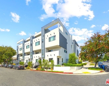 497 N St Andrews Place - Photo Thumbnail 15