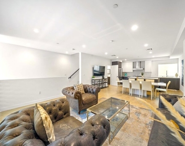497 N St Andrews Place - Photo Thumbnail 12