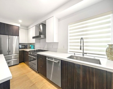 497 N St Andrews Place - Photo Thumbnail 9