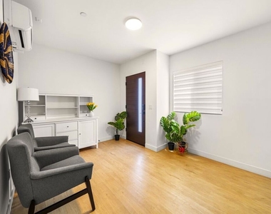 497 N St Andrews Place - Photo Thumbnail 20