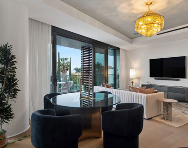 8420 W Sunset Boulevard - Photo Thumbnail 6