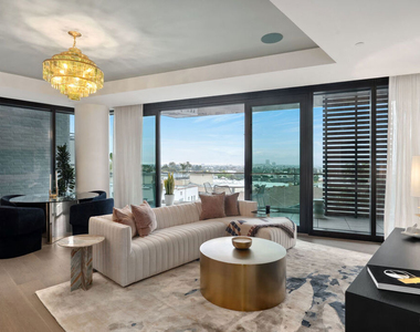 8420 W Sunset Boulevard - Photo Thumbnail 4