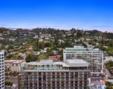 8420 W Sunset Boulevard - Photo Thumbnail 37