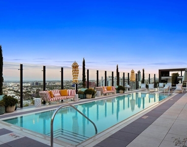 8420 W Sunset Boulevard - Photo Thumbnail 30