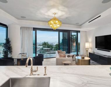 8420 W Sunset Boulevard - Photo Thumbnail 14