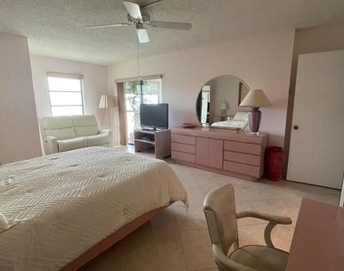 6866 Huntington Lane - Photo Thumbnail 18
