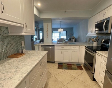 6866 Huntington Lane - Photo Thumbnail 8