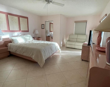 6866 Huntington Lane - Photo Thumbnail 15