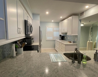 6866 Huntington Lane - Photo Thumbnail 16