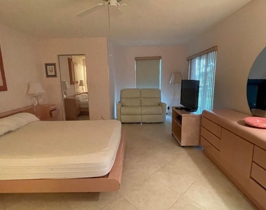 6866 Huntington Lane - Photo Thumbnail 3
