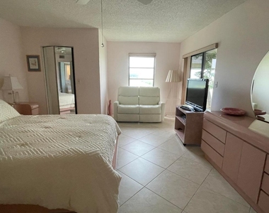 6866 Huntington Lane - Photo Thumbnail 7
