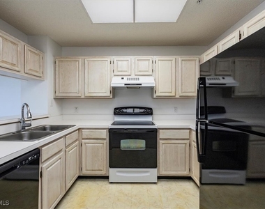 900 Arbor Lake Drive - Photo Thumbnail 7
