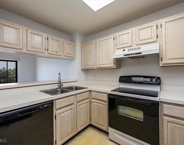 900 Arbor Lake Drive - Photo Thumbnail 6