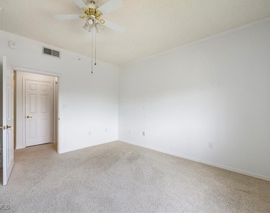 900 Arbor Lake Drive - Photo Thumbnail 11