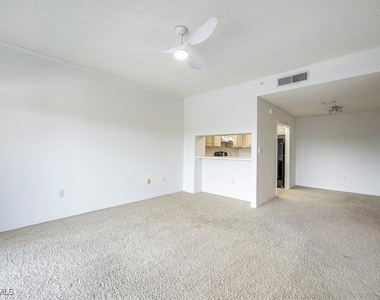 900 Arbor Lake Drive - Photo Thumbnail 4