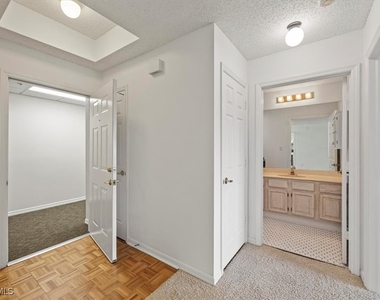 900 Arbor Lake Drive - Photo Thumbnail 13