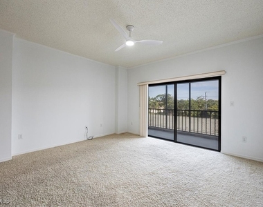 900 Arbor Lake Drive - Photo Thumbnail 5