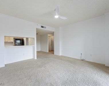 900 Arbor Lake Drive - Photo Thumbnail 3