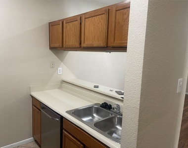 2121 El Paseo Street - Photo Thumbnail 10