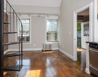 West 21st Street - Photo Thumbnail 3
