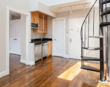 West 21st Street - Photo Thumbnail 2