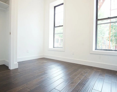 807 Quincy Street - Photo Thumbnail 7