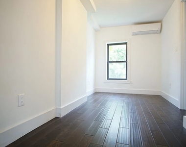 807 Quincy Street - Photo Thumbnail 4